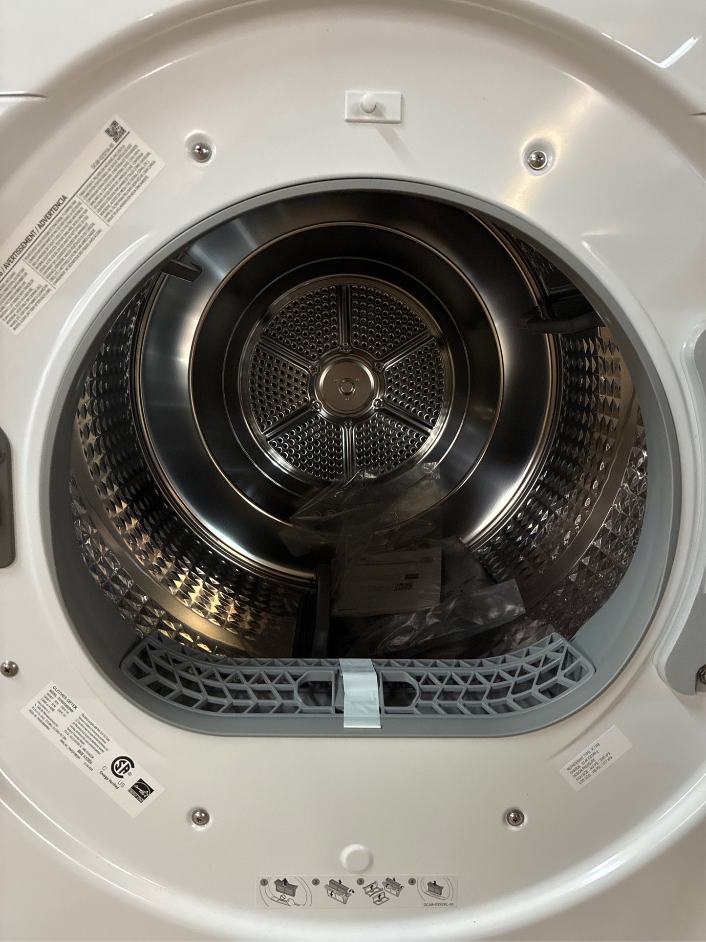 Samsung 7.5 cu ft Stackable Heat Pump Dryer, White