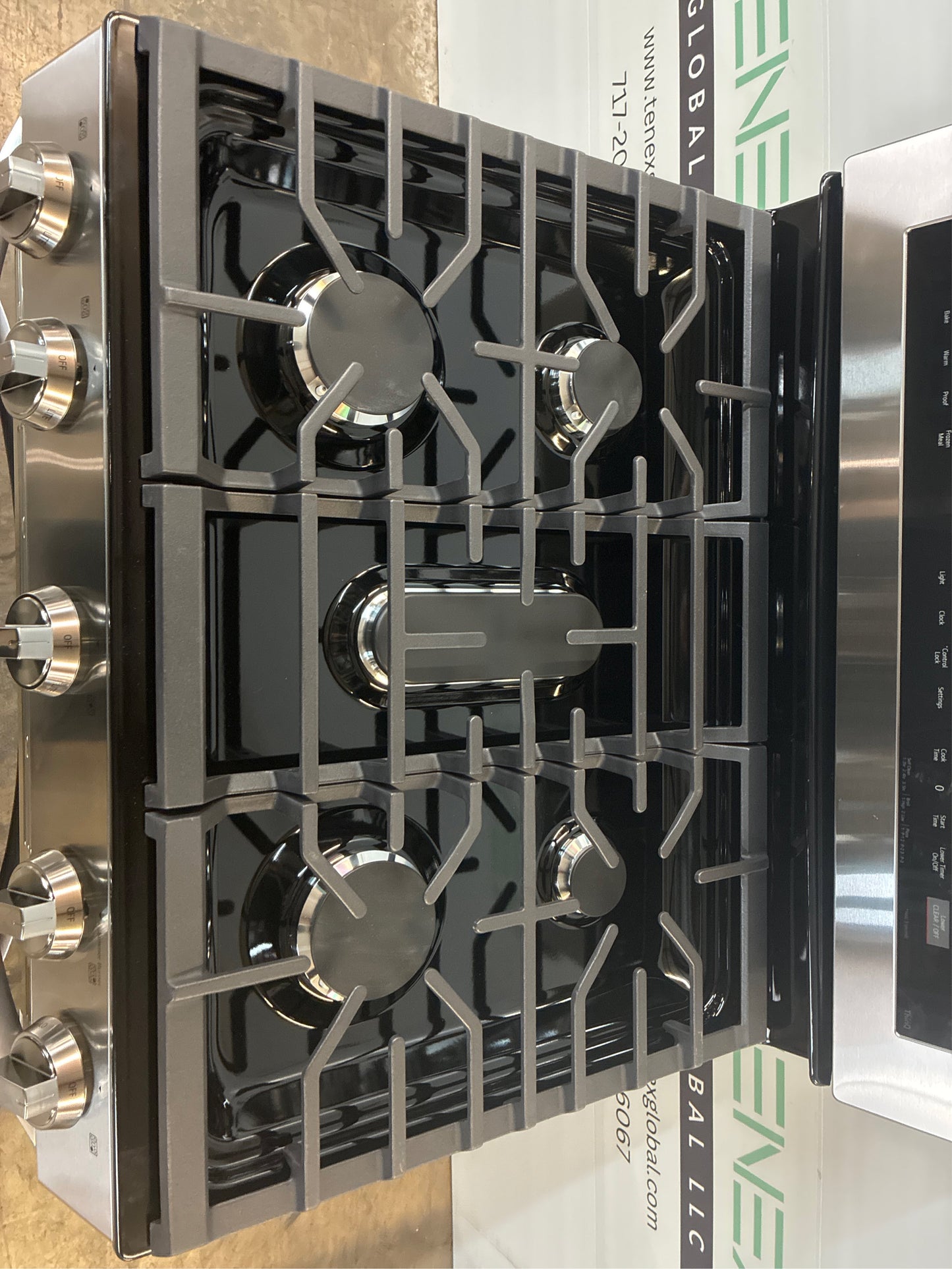 LG 30" 5 burners Double Oven Gas Range.