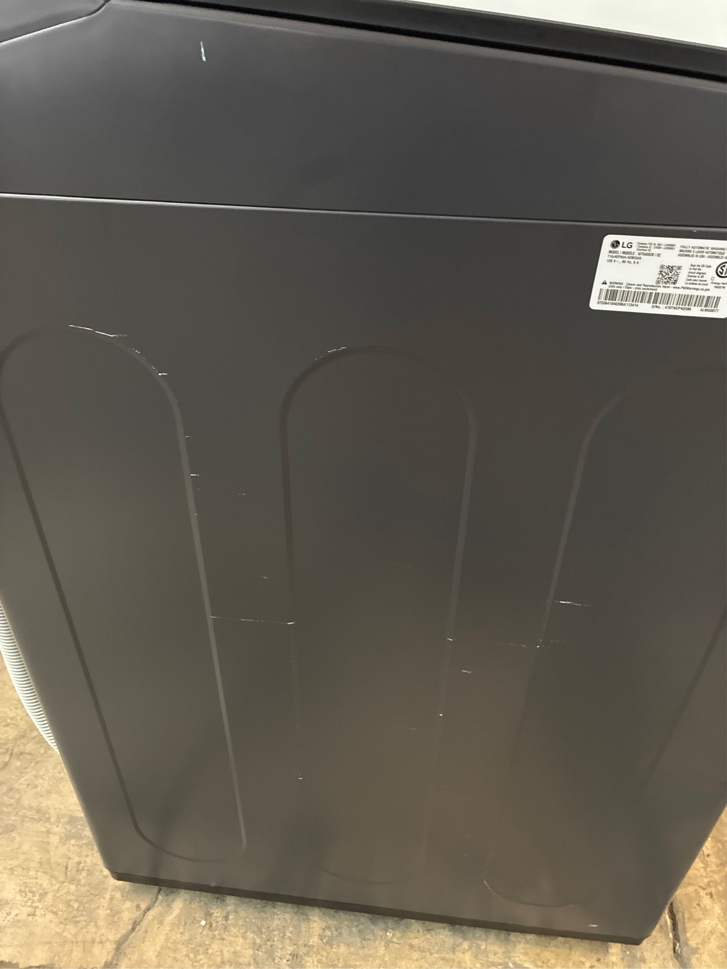 LG 5.5-cu ft Top-Load Washer (Matte Black)