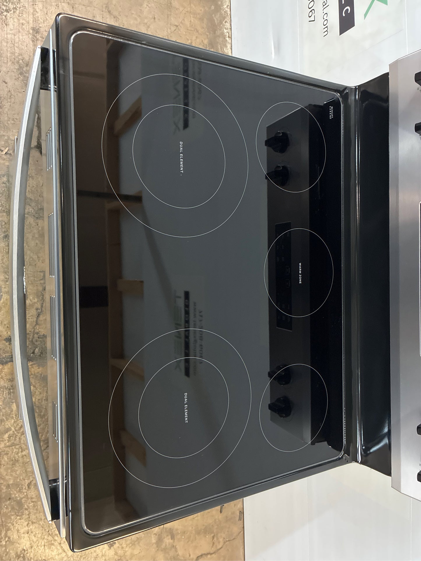 Whirlpool 30 in. 5 Burner Freestanding Electric Range