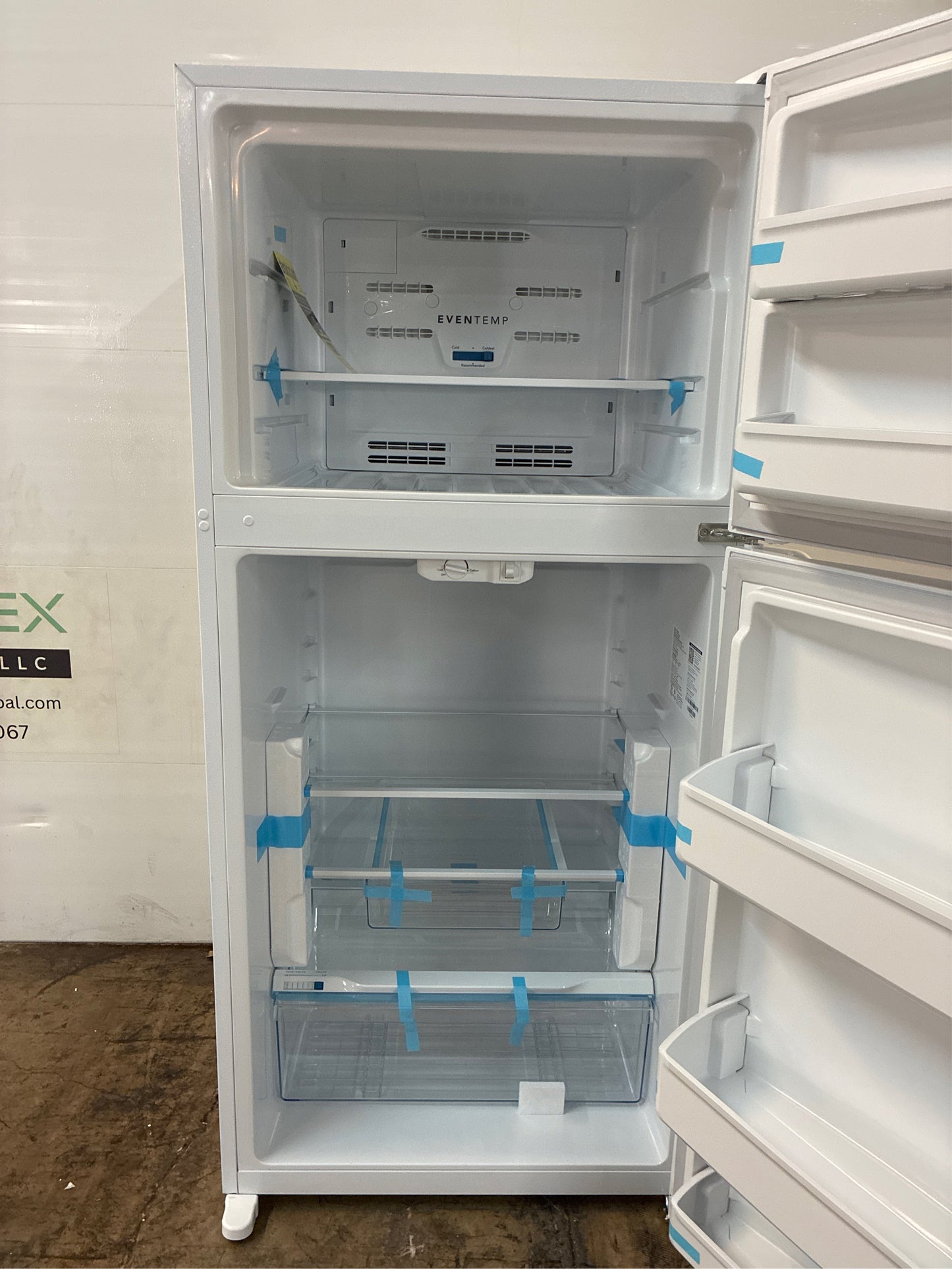 Frigidaire 27.6 in. 14 cu. ft. Top Freezer Refrigerator