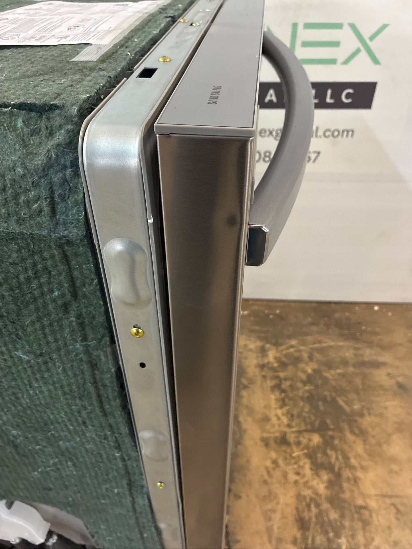 Samsung Fingerprint-Resistant Dishwasher with Rack