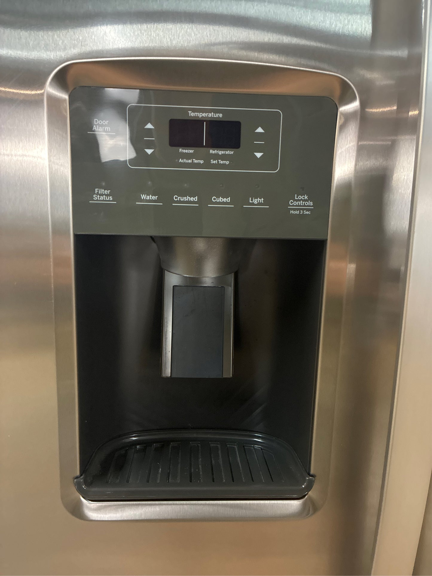 GE 25.3 cu. ft. Side by Side Refrigerator