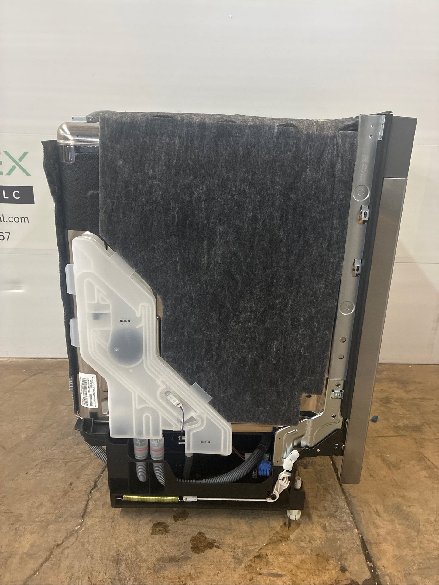 LG 24" Front Control Dishwasher, 52-dBA.