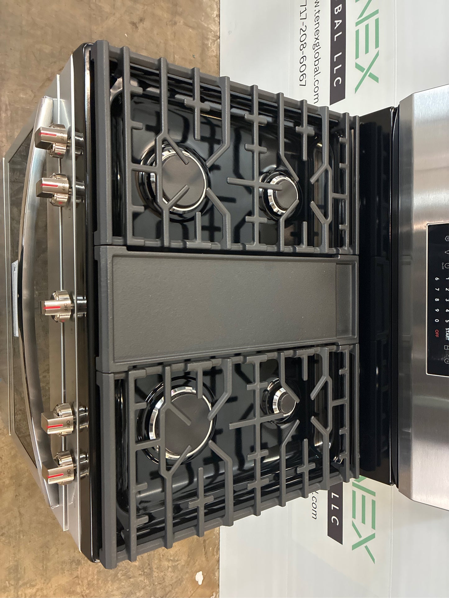 Frigidaire Gallery 30-in 5 Burners 5.1-cu ft Self & Steam Cleaning Air Fry Convection Oven Freestanding Natural Gas Range (Fingerprint Resistant Stainless Steel)