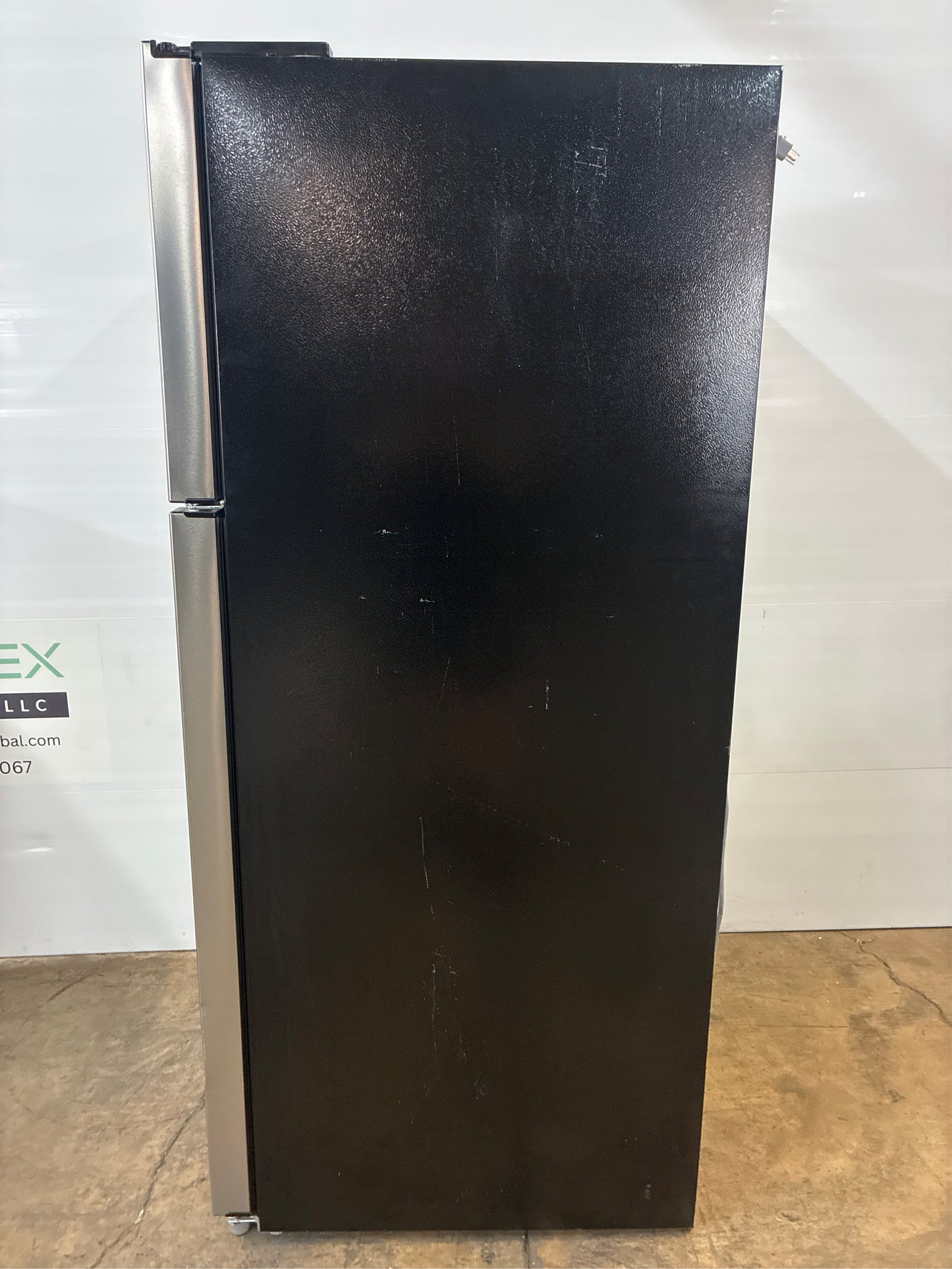 18 cu. ft. Top Freezer Fridge in SS Look