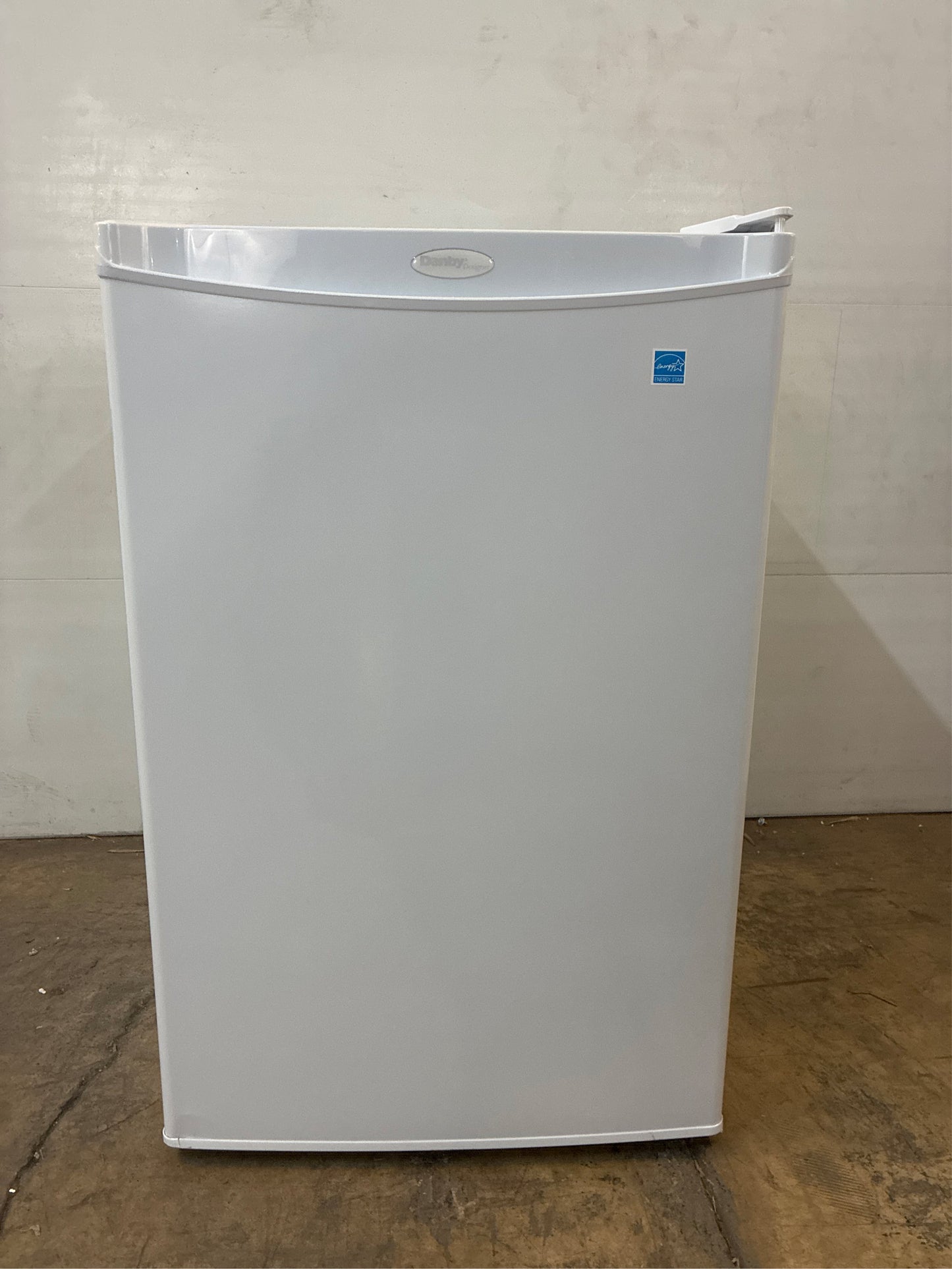 Danby 20.7 in. 4.4 cu ft Mini Refrigerator White