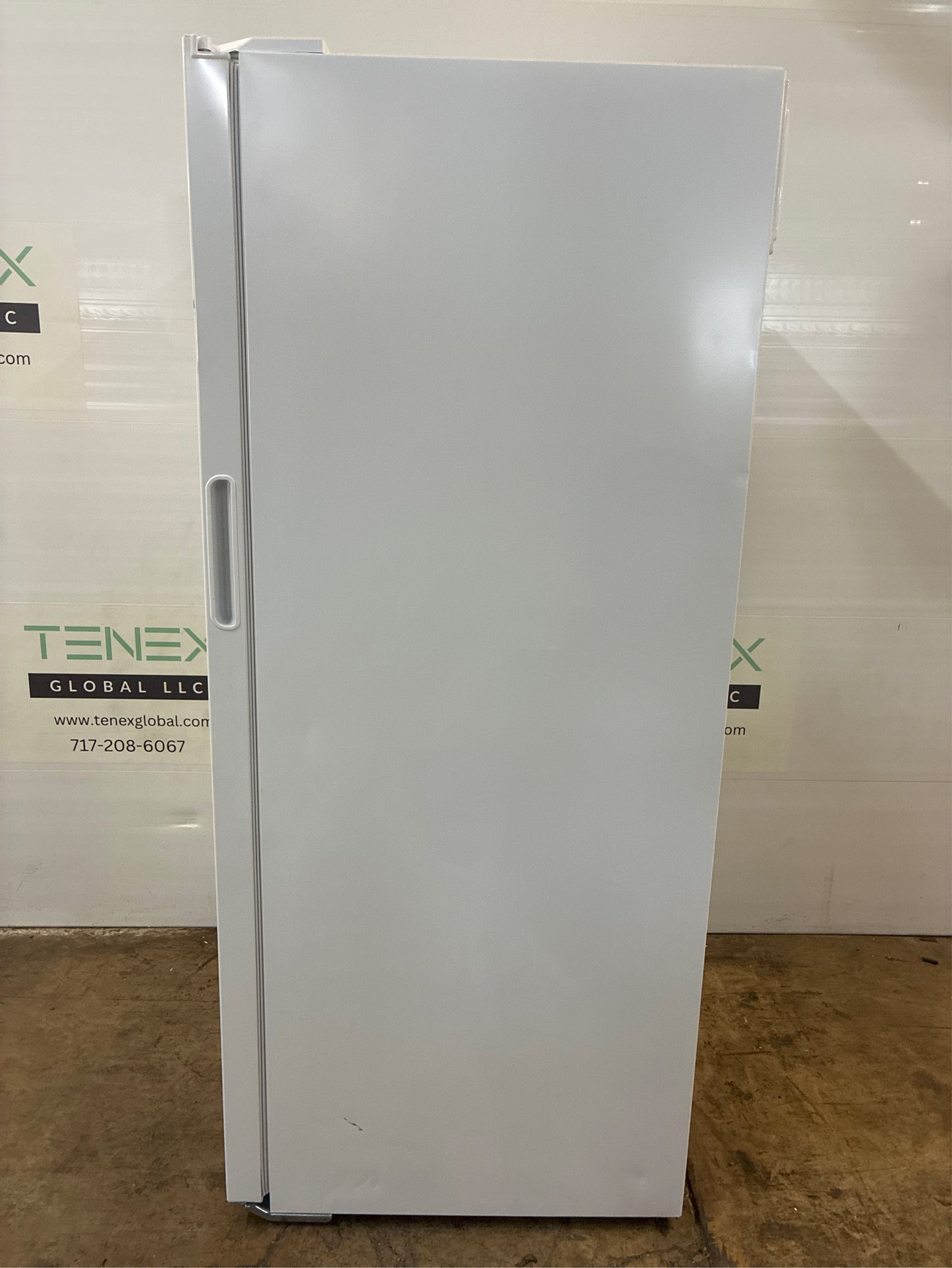 Frigidaire 27.8in 16 cu.ft Frost Free Freezer