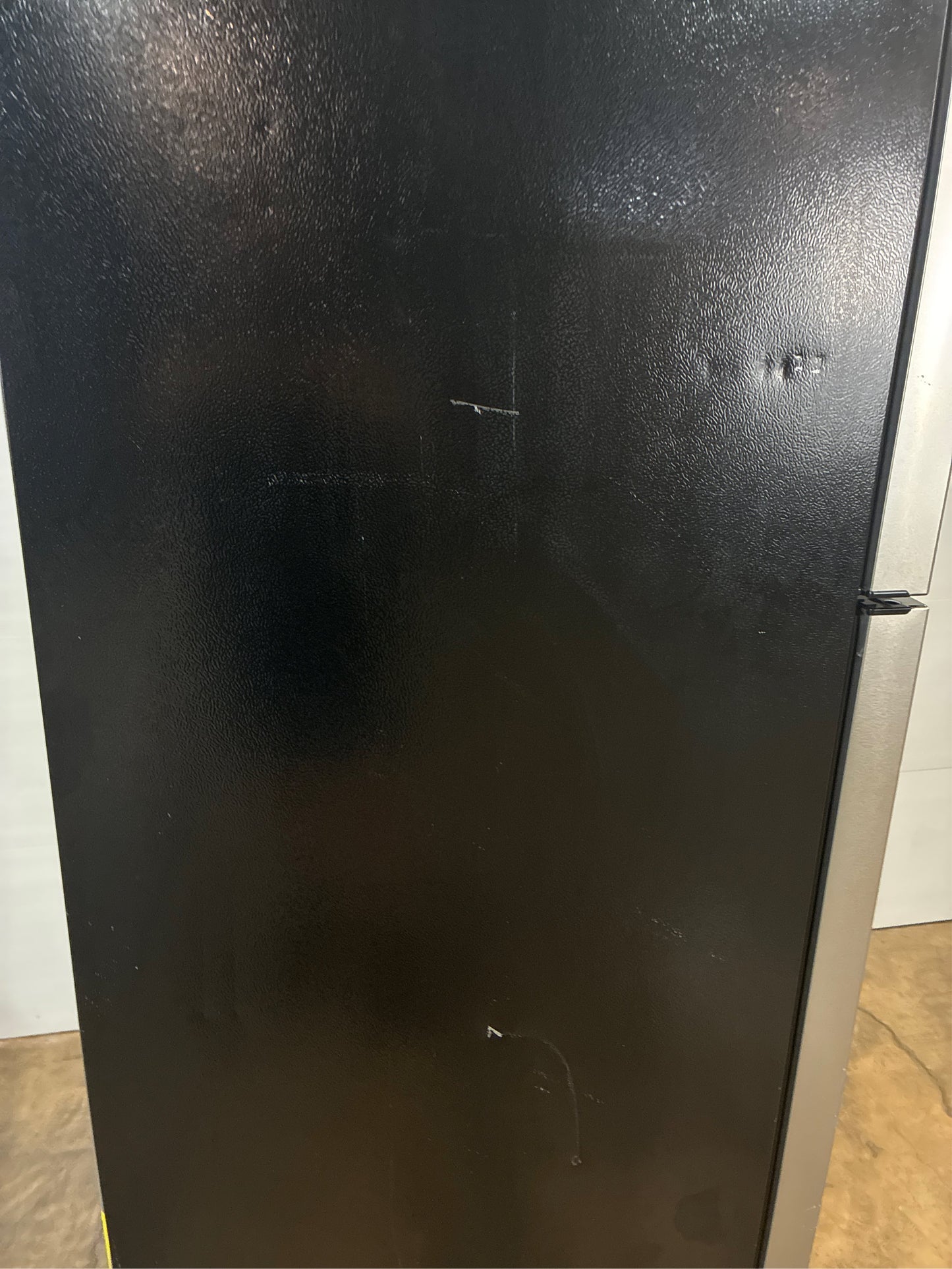 18 cu. ft. Top Freezer Fridge in SS Look