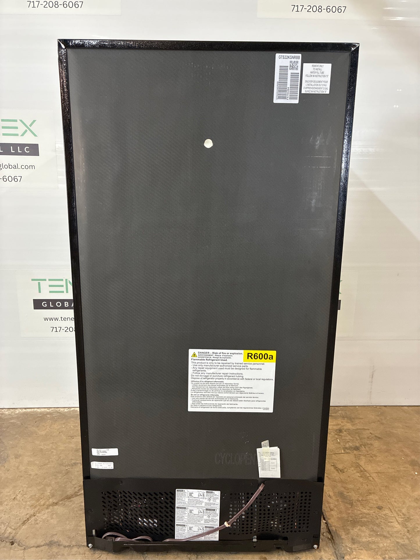 GE 21.9-cu ft Top-Freezer Fridge (Black)