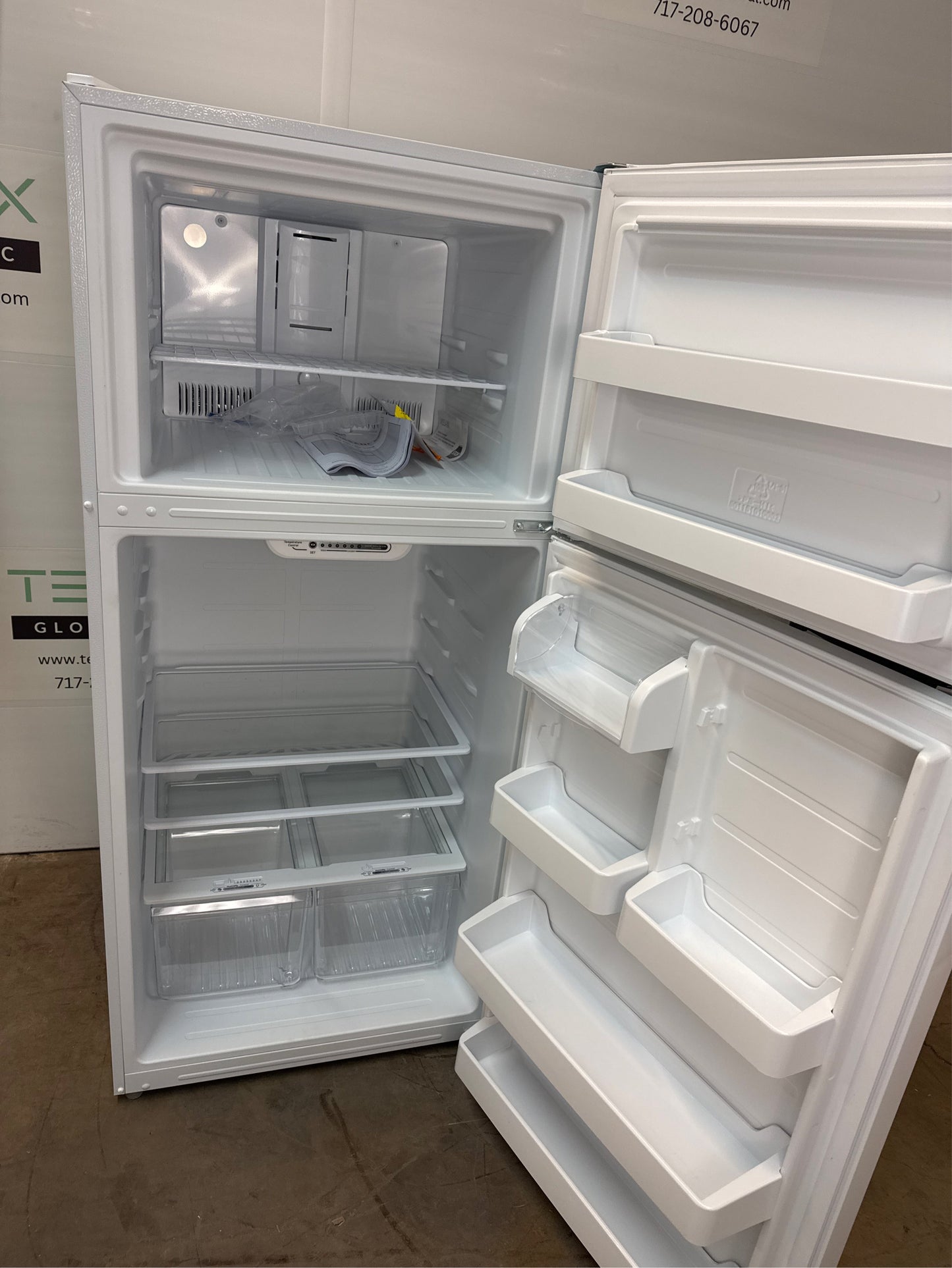 30 in. Top Freezer Refrigerator, 18.1 cu ft, White