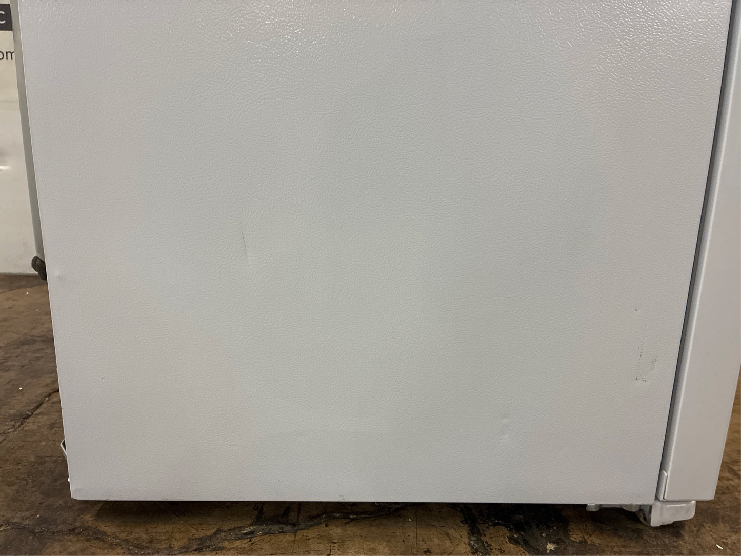 Frigidaire 27.6 in. 13.9 cu. ft. Top Freezer Refrigerator