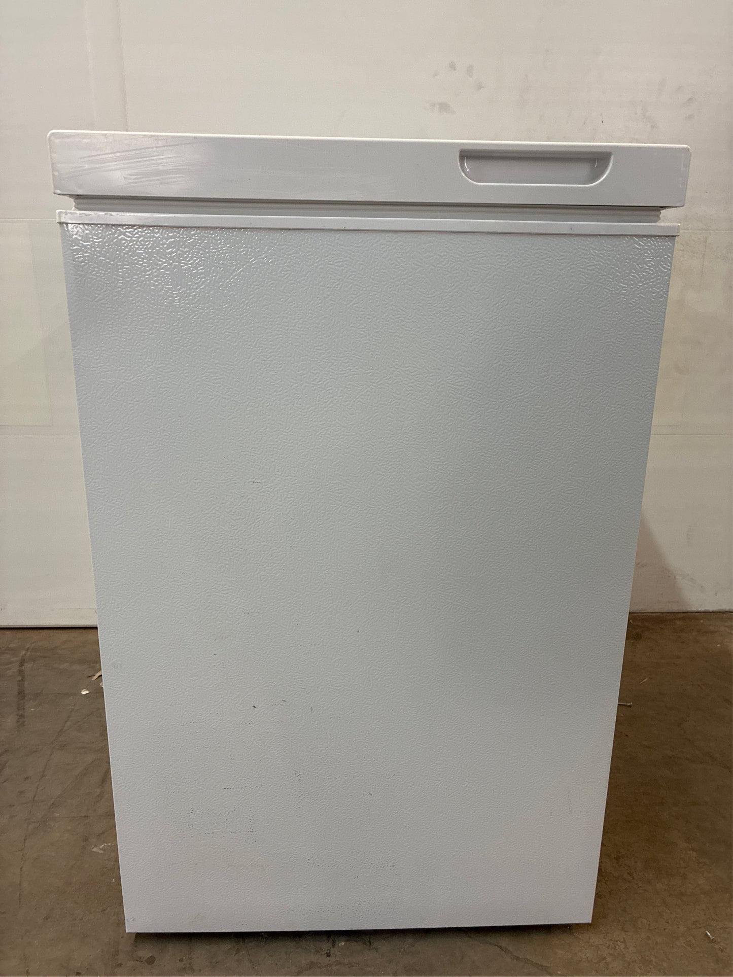 Vissani 5.0 cu. ft. Chest Freezer with LED Light