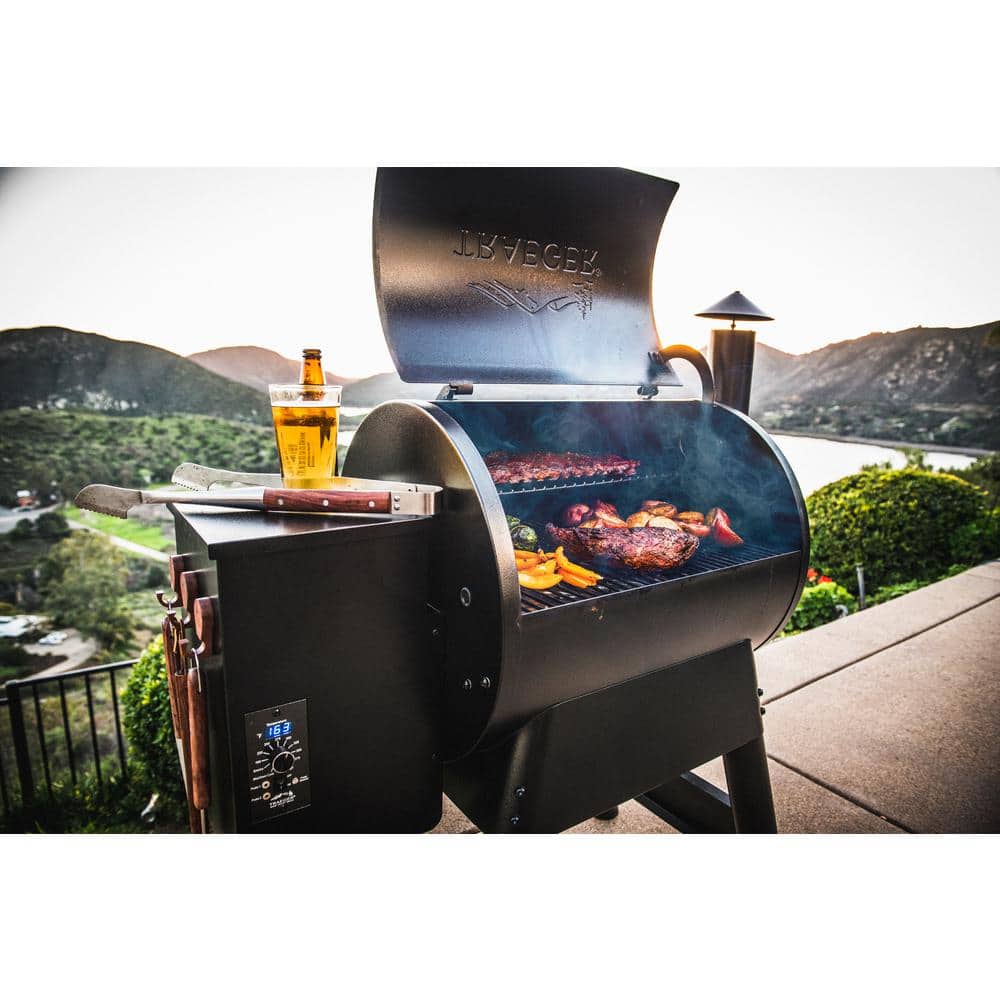Traeger Pro Series 22 Pellet Grill in Bronze
